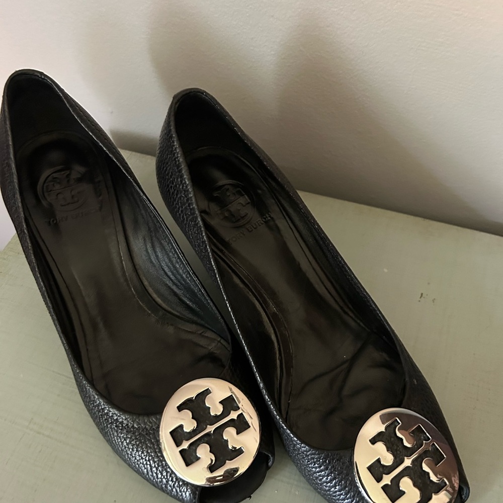 Tory Burch Black Peep Toe Wedge Silver Logo Size 7.5